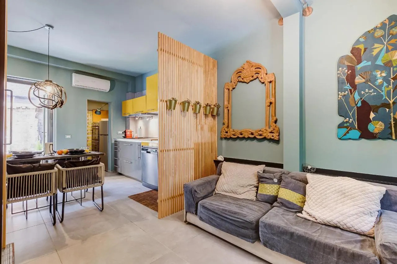 Vivilo Collection - Pigneto Apartments - Patio - Terrace - Parking Rome Italy