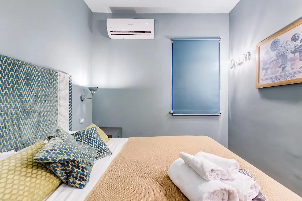Vivilo Collection - Pigneto Apartments - Patio - Terrace - Parking Rome 0*,  Italy