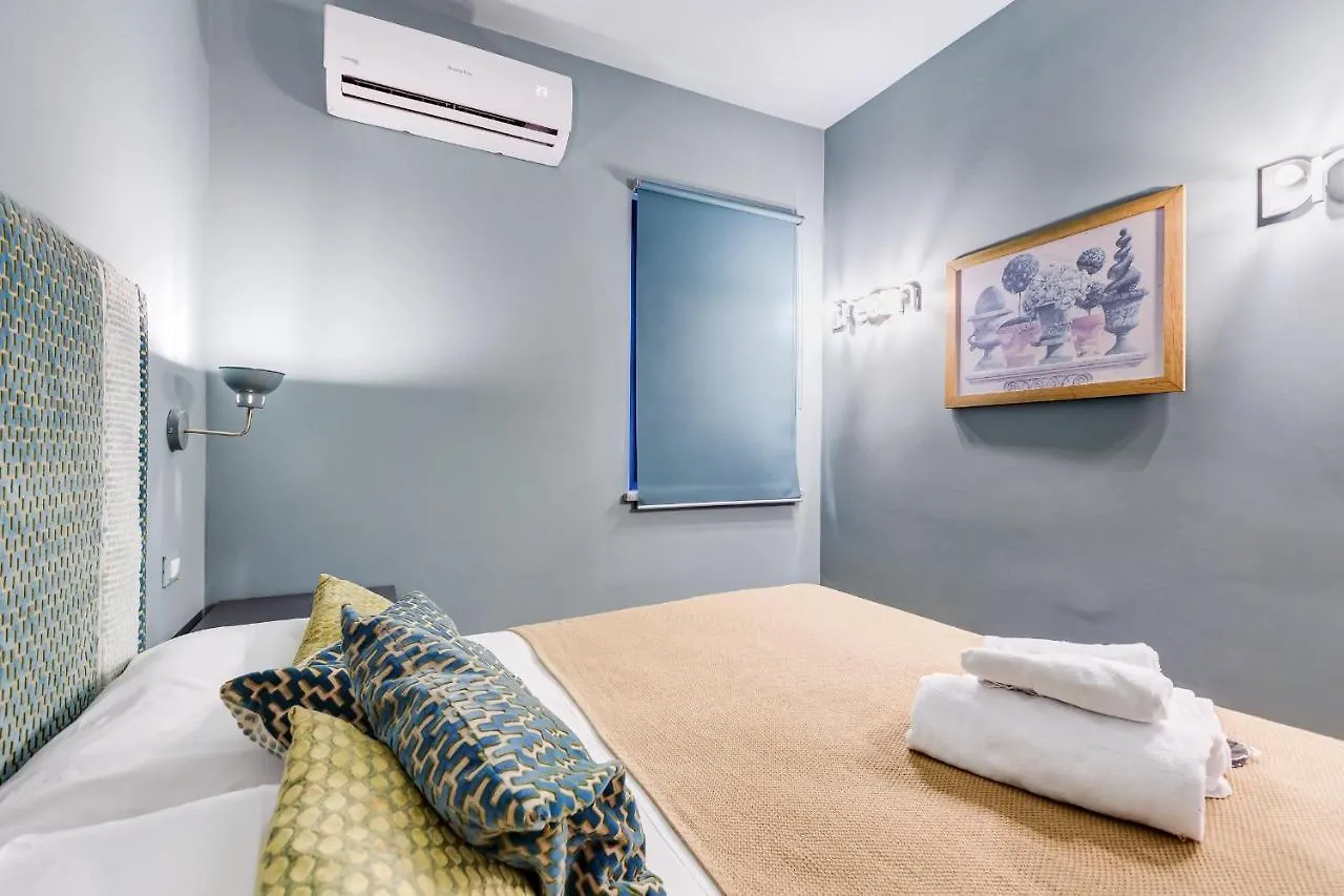 Vivilo Collection - Pigneto Apartments - Patio - Terrace - Parking Rome