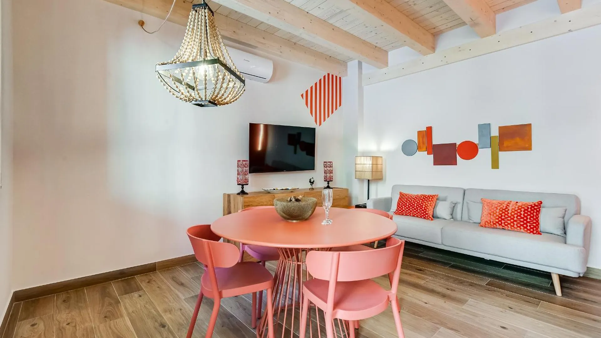 Vivilo Collection - Pigneto Apartments - Patio - Terrace - Parking Rome Italy