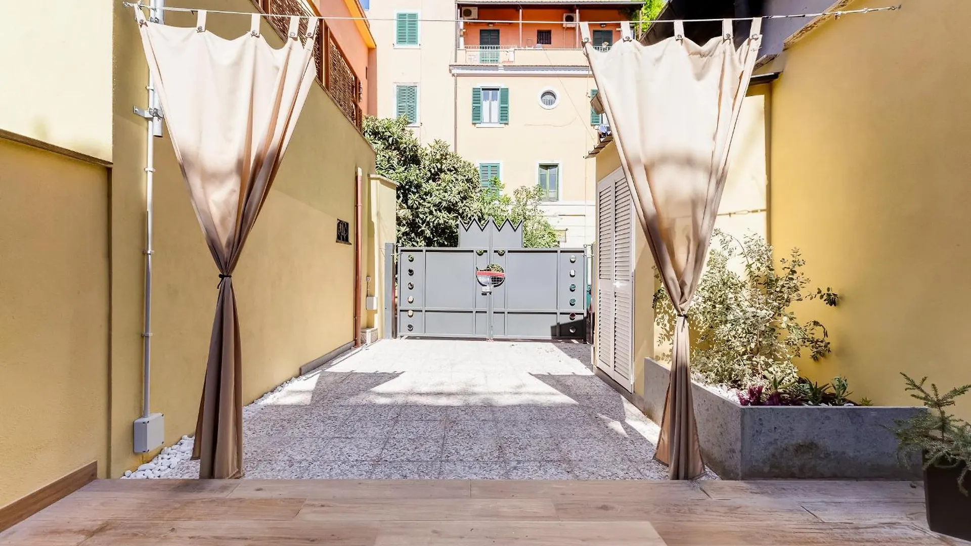 Vivilo Collection - Pigneto Apartments - Patio - Terrace - Parking Rome