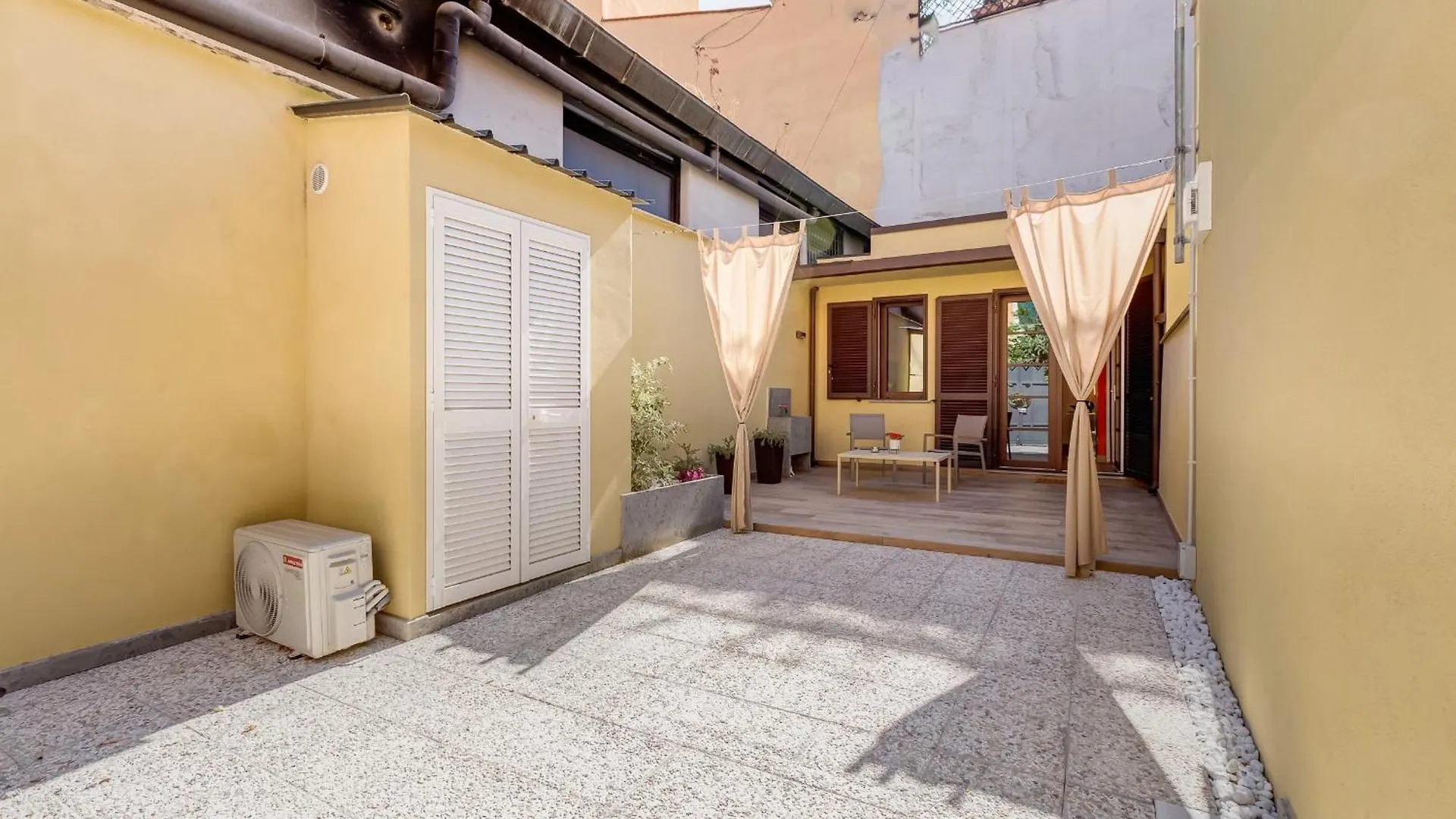 Vivilo Collection - Pigneto Apartments - Patio - Terrace - Parking Rome Italy