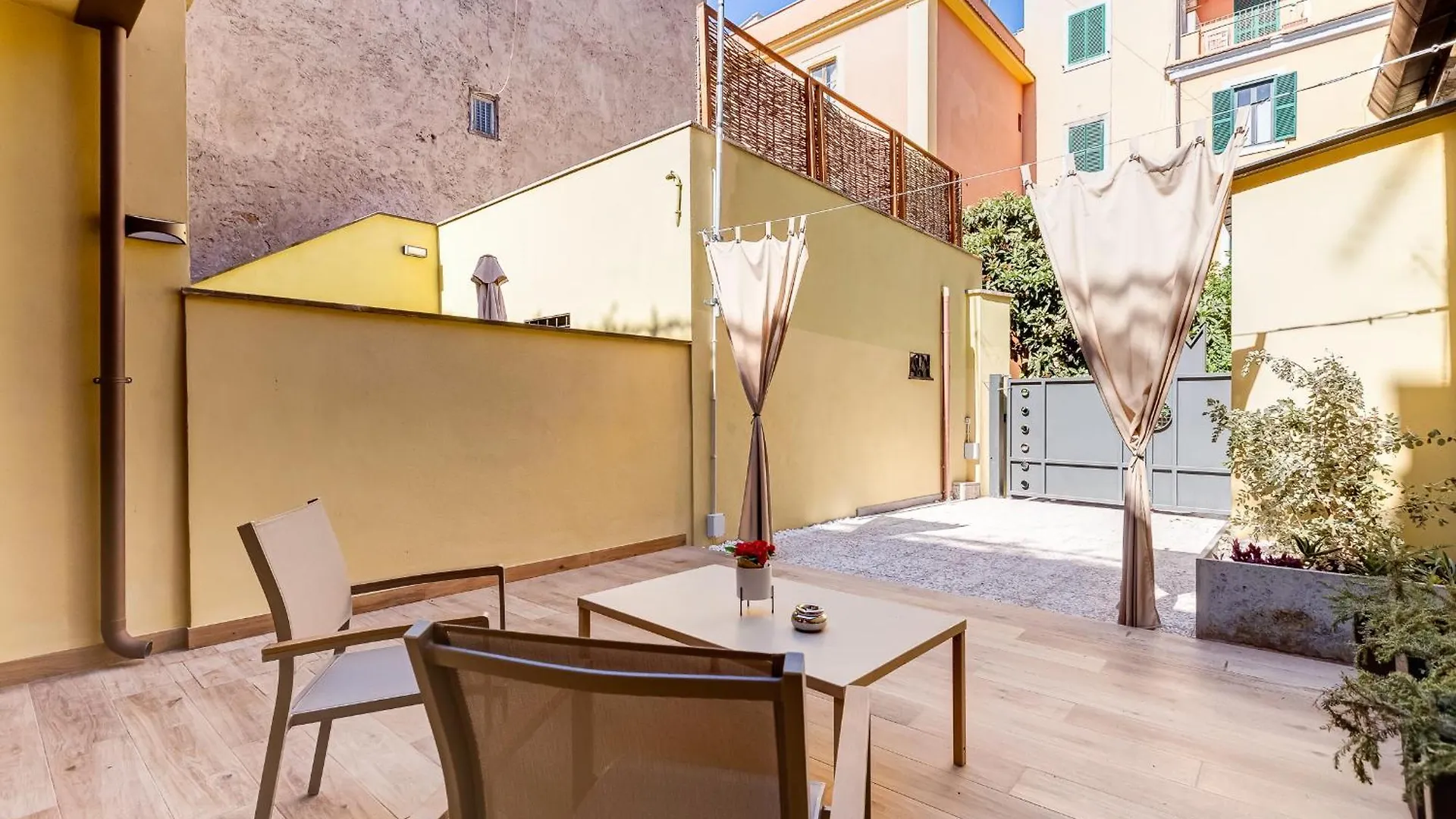 Vivilo Collection - Pigneto Apartments - Patio - Terrace - Parking Rome