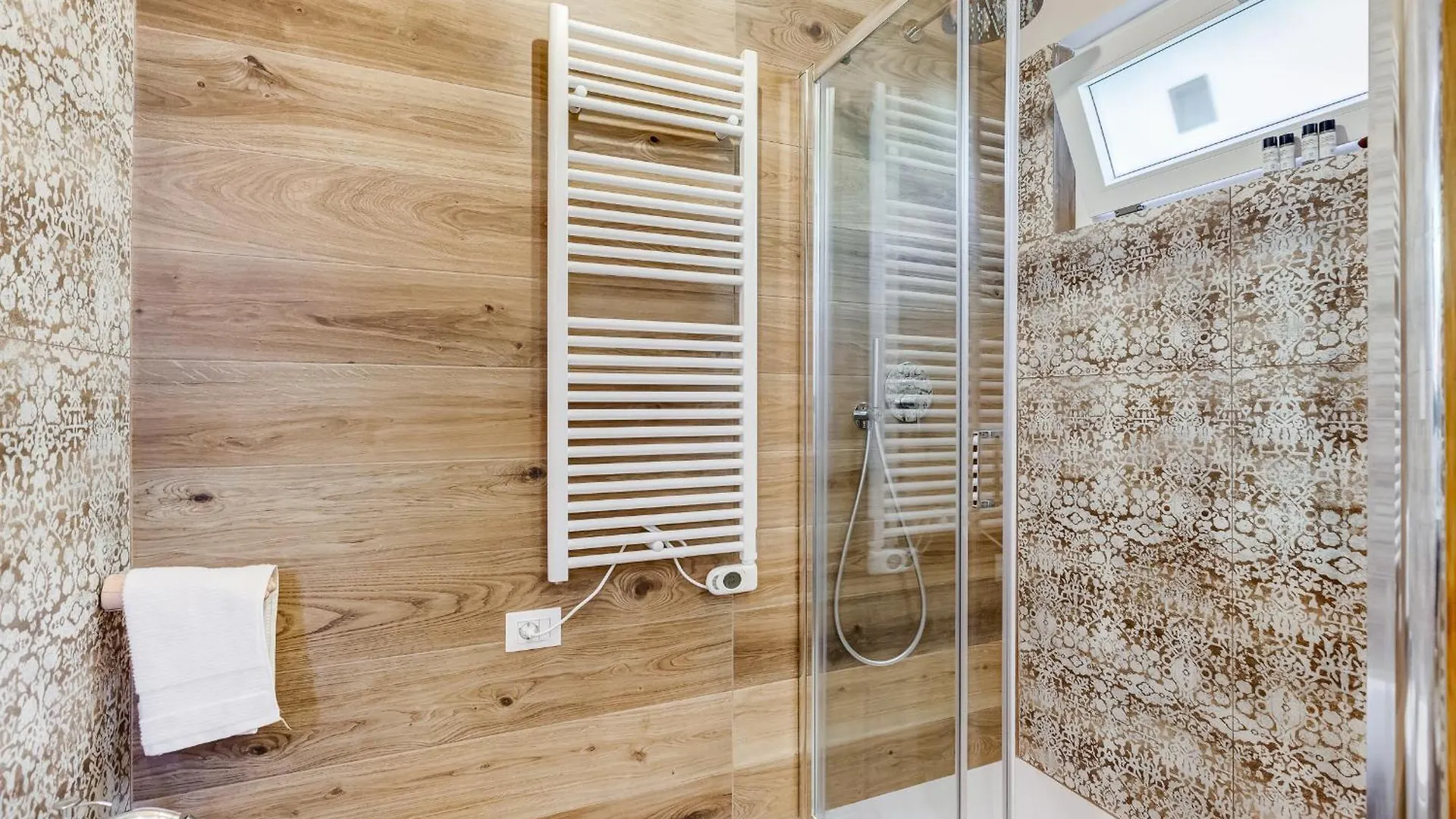 Vivilo Collection - Pigneto Apartments - Patio - Terrace - Parking Rome 0*,  Italy