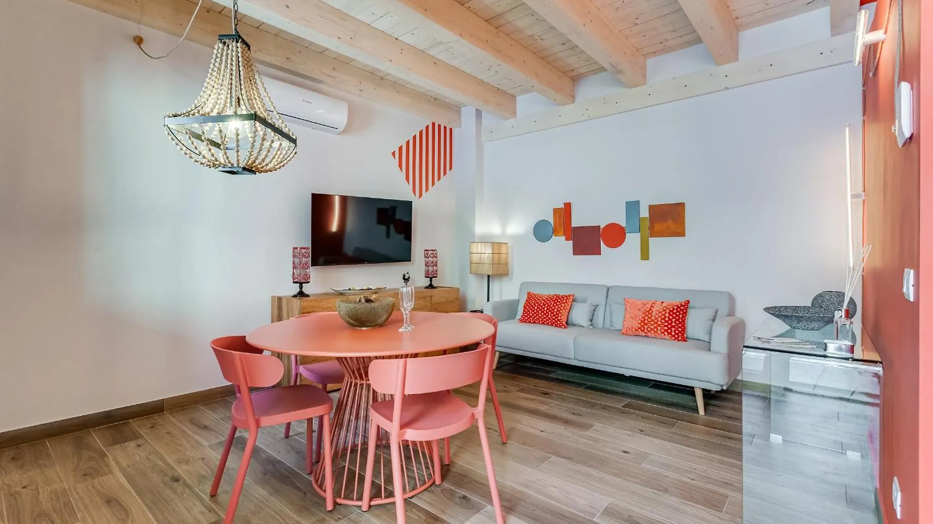 Vivilo Collection - Pigneto Apartments - Patio - Terrace - Parking Rome Italy