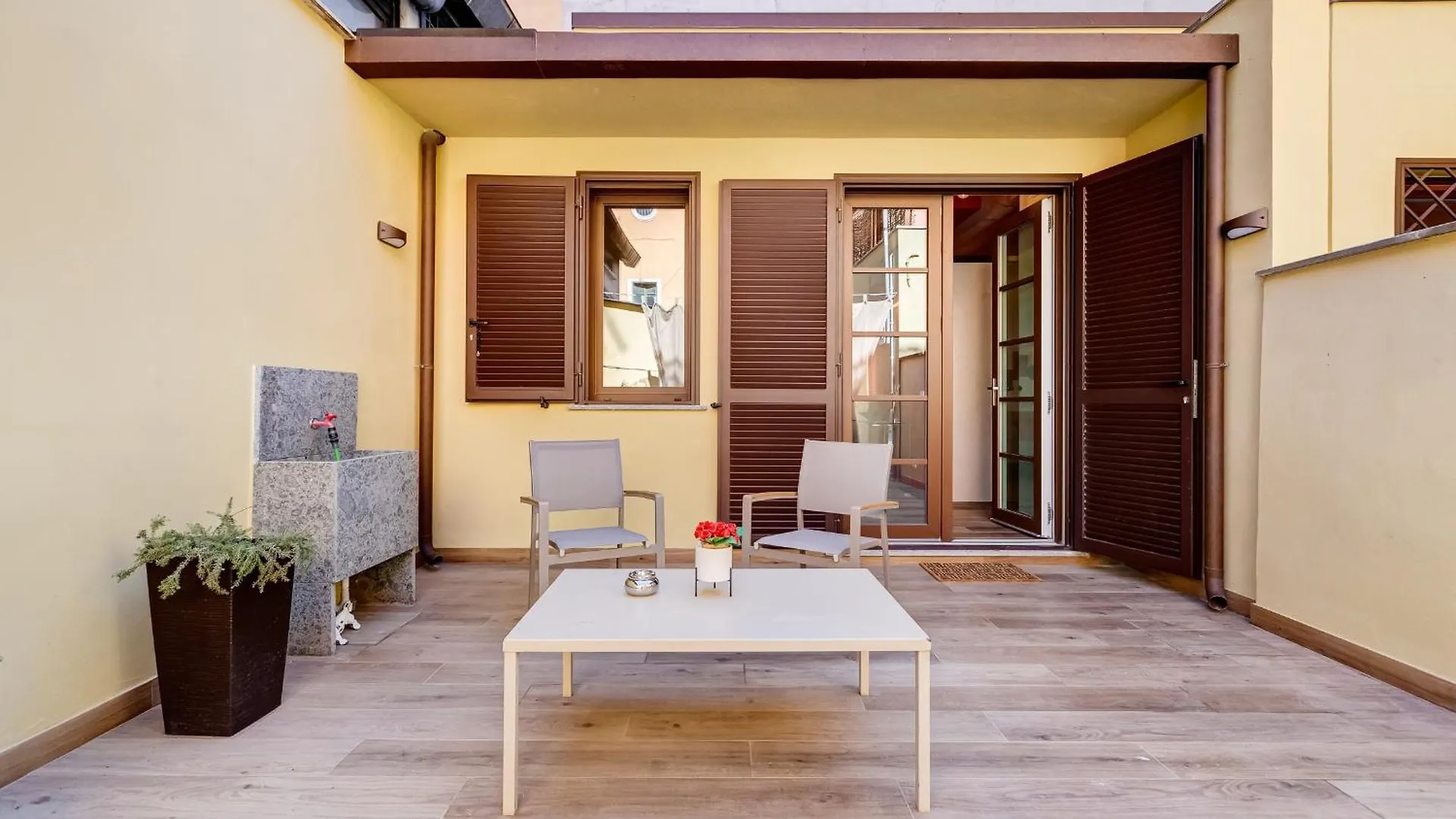 Vivilo Collection - Pigneto Apartments - Patio - Terrace - Parking Rome 0*,  Italy