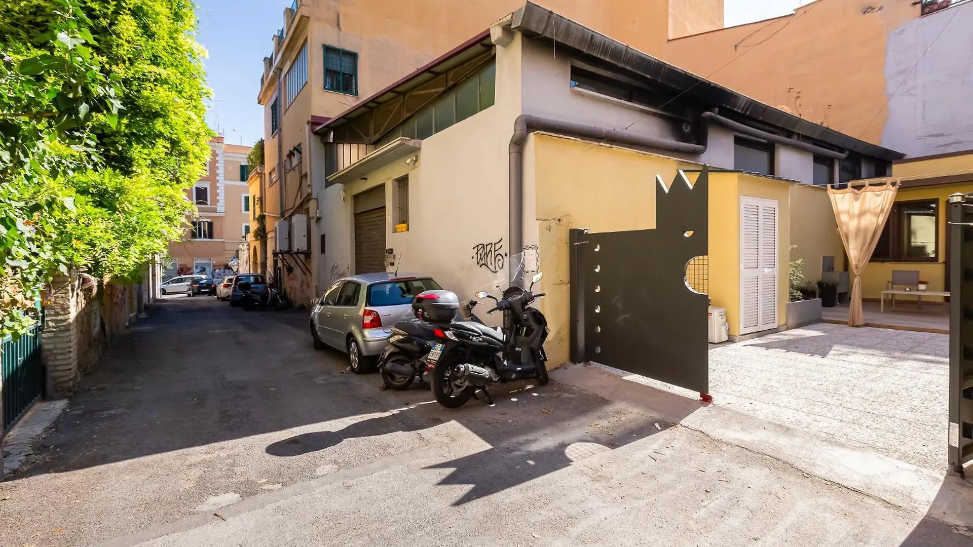 Vivilo Collection - Pigneto Apartments - Patio - Terrace - Parking Rome