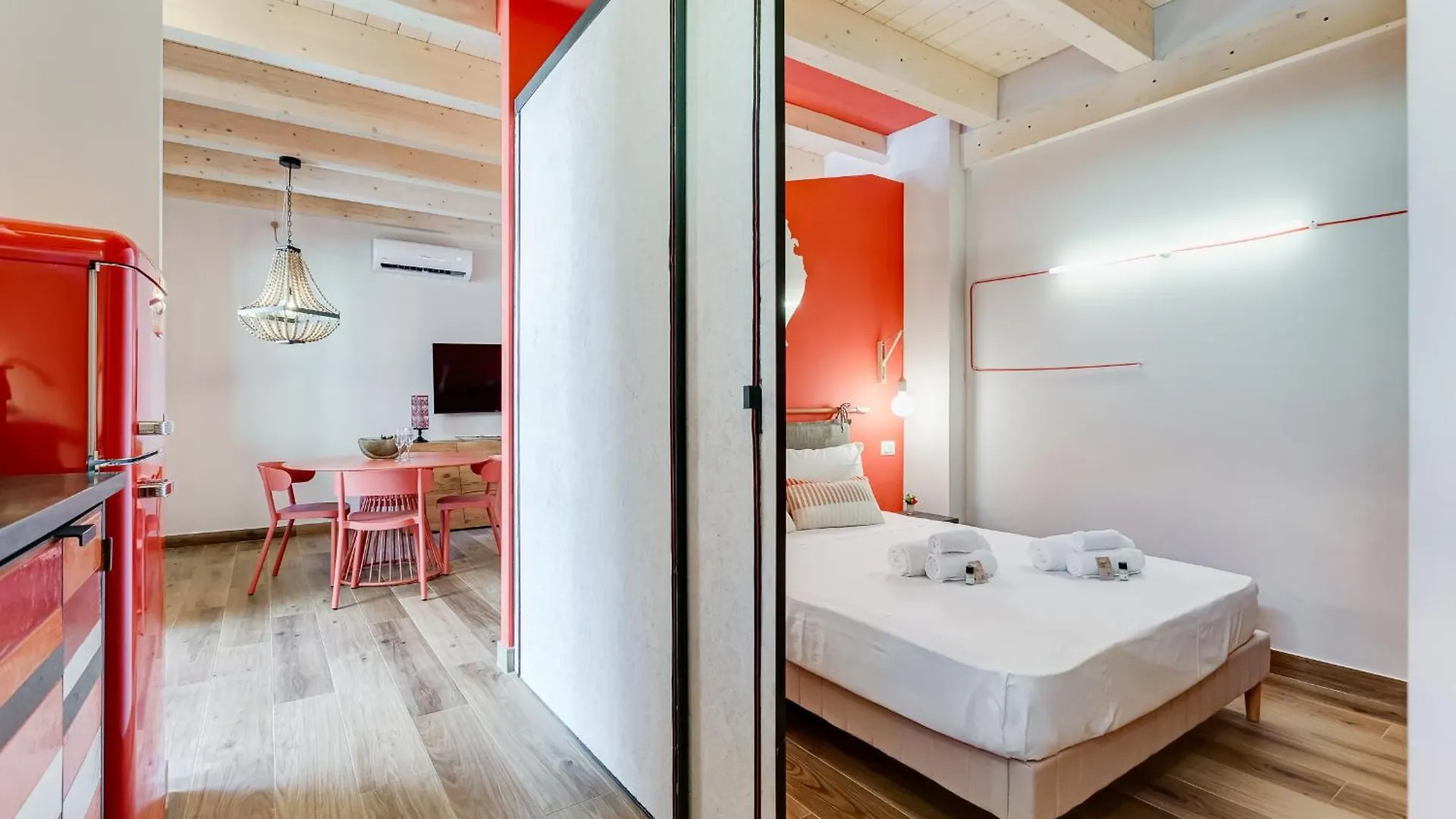 Vivilo Collection - Pigneto Apartments - Patio - Terrace - Parking Rome