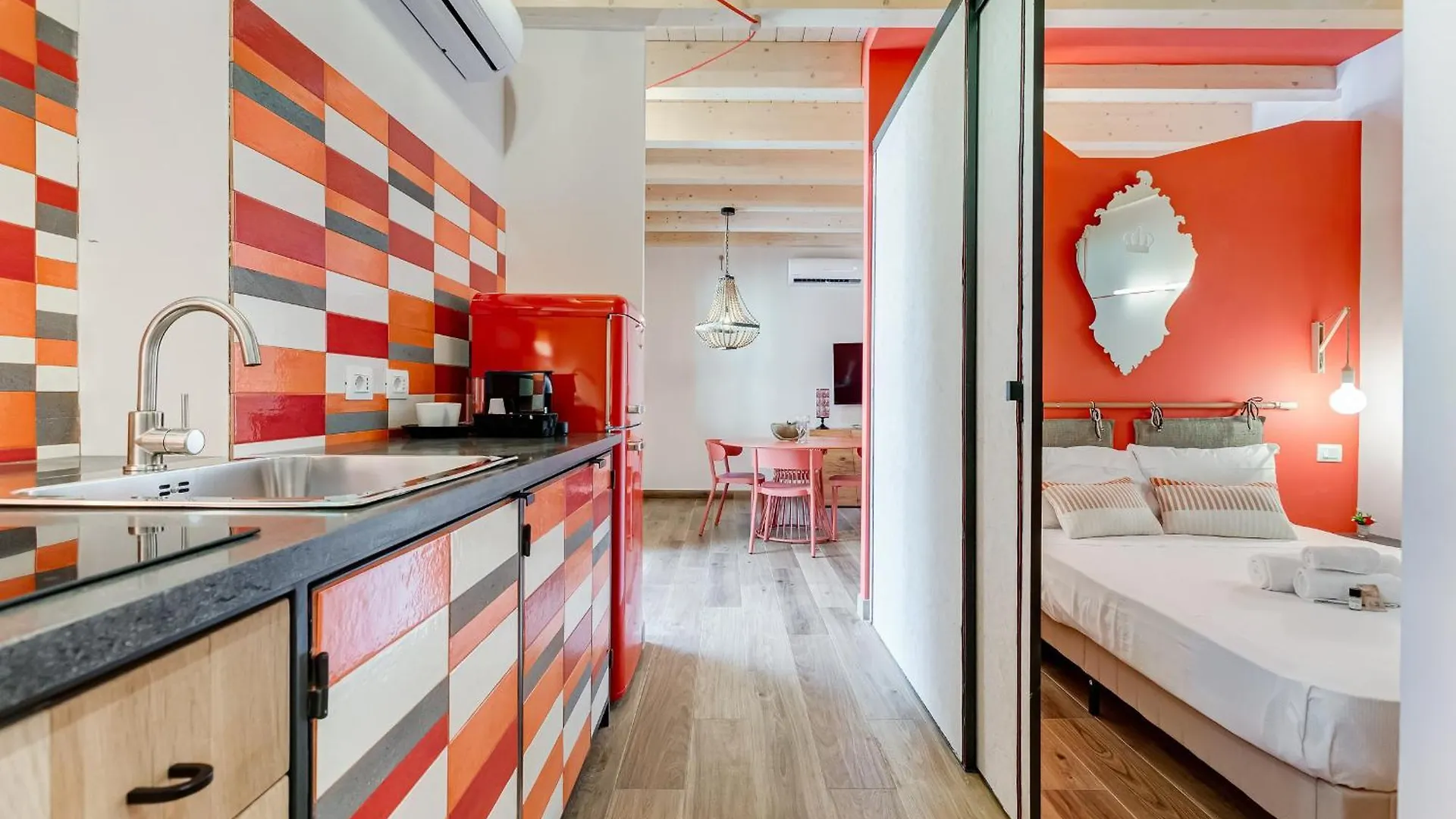 Vivilo Collection - Pigneto Apartments - Patio - Terrace - Parking Rome Italy