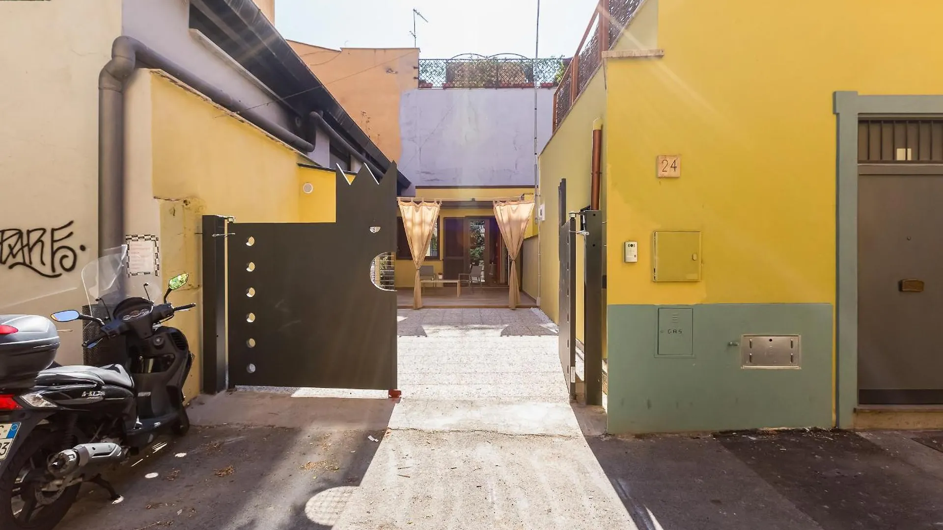 Vivilo Collection - Pigneto Apartments - Patio - Terrace - Parking Rome