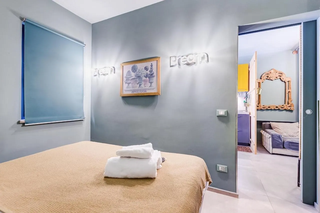 Vivilo Collection - Pigneto Apartments - Patio - Terrace - Parking Rome Italy